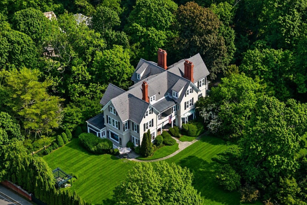 51 Cliff Street in Nahant
