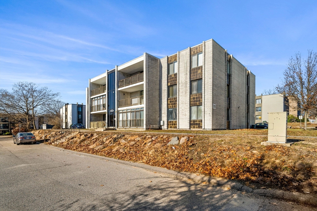 30 Skyline Dr #6 in Braintree