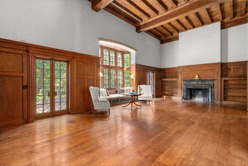 180 Ivy St in Brookline