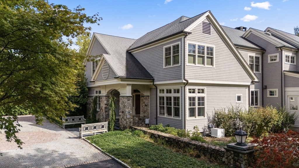 9 Stonegate Dr in Westwood