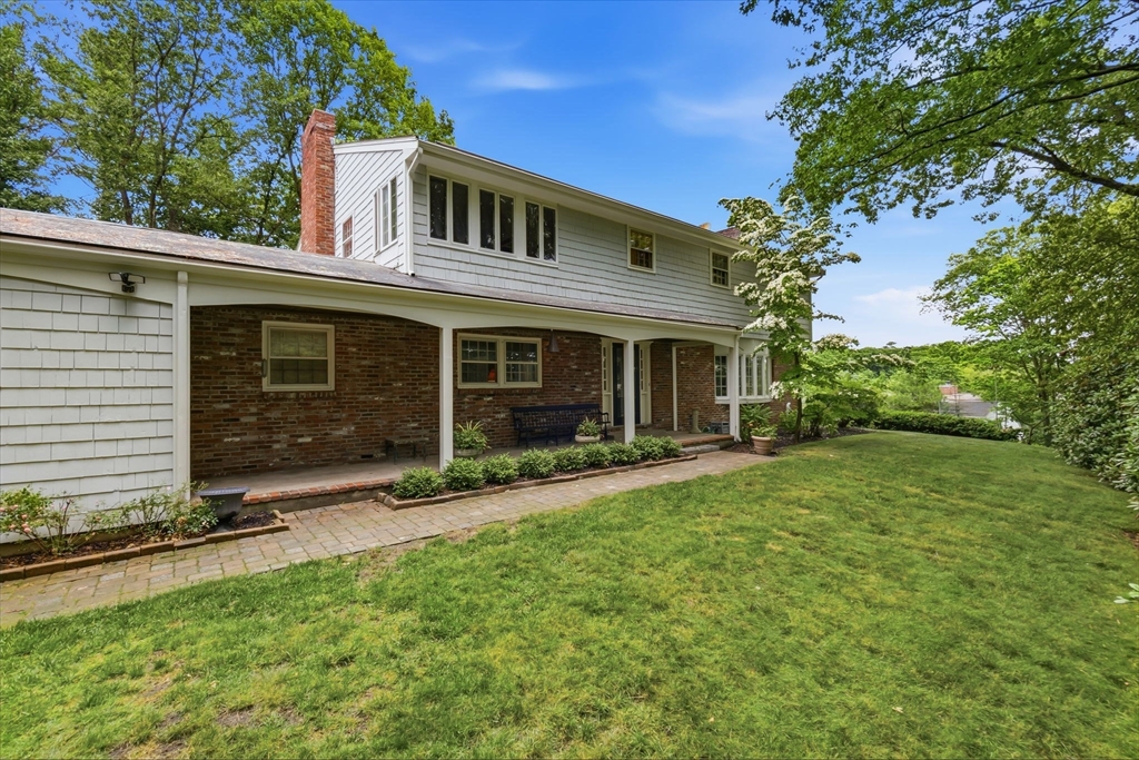 11 Pickman Rd in Beverly