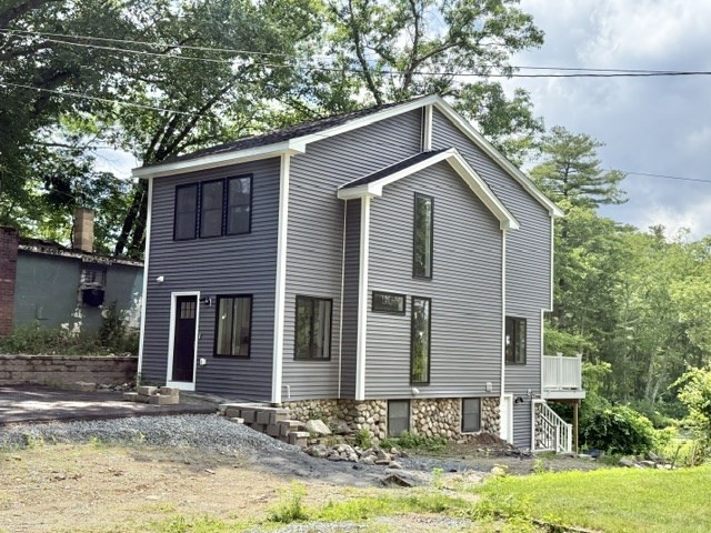 6 Hillside Rd in Northborough
