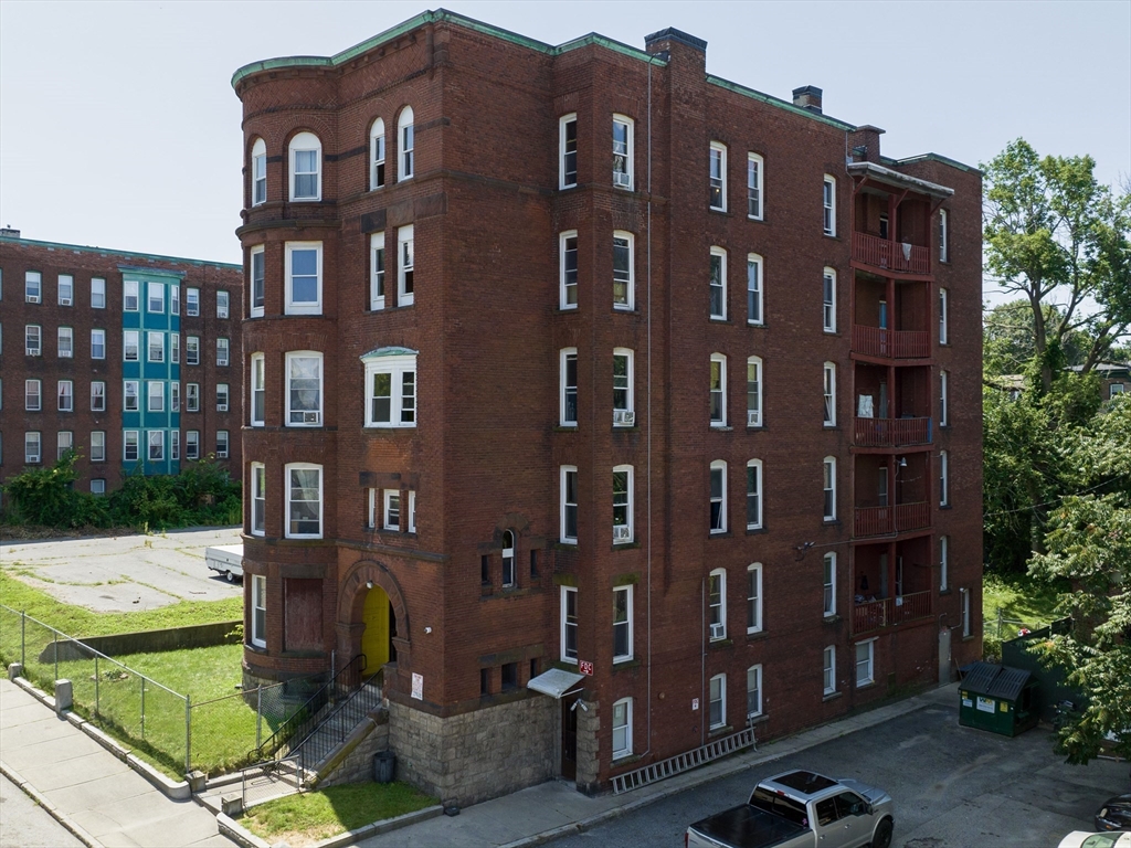 12 Oread St in Worcester