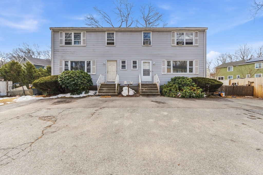 11 Harmony Ln in Framingham