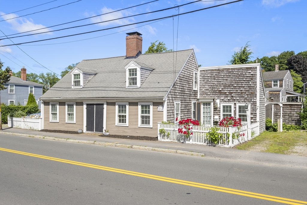 191-193 South St in Hingham