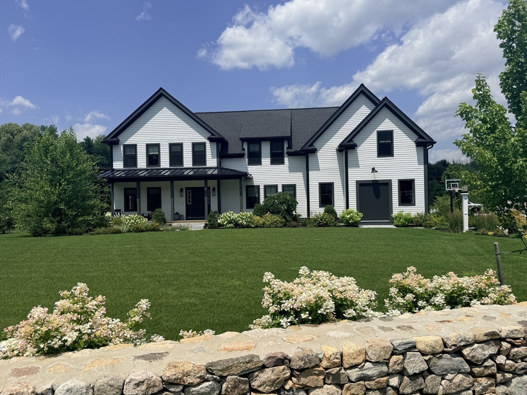 4 Dairy Farm Ln in Southborough