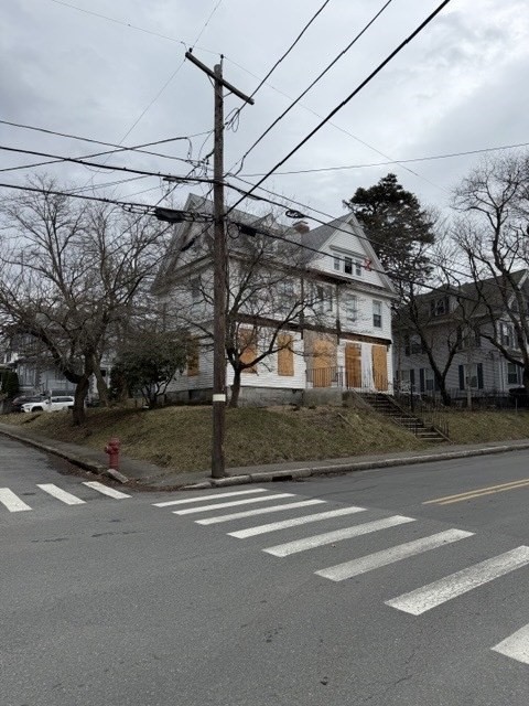 337 Beacon St in Lowell