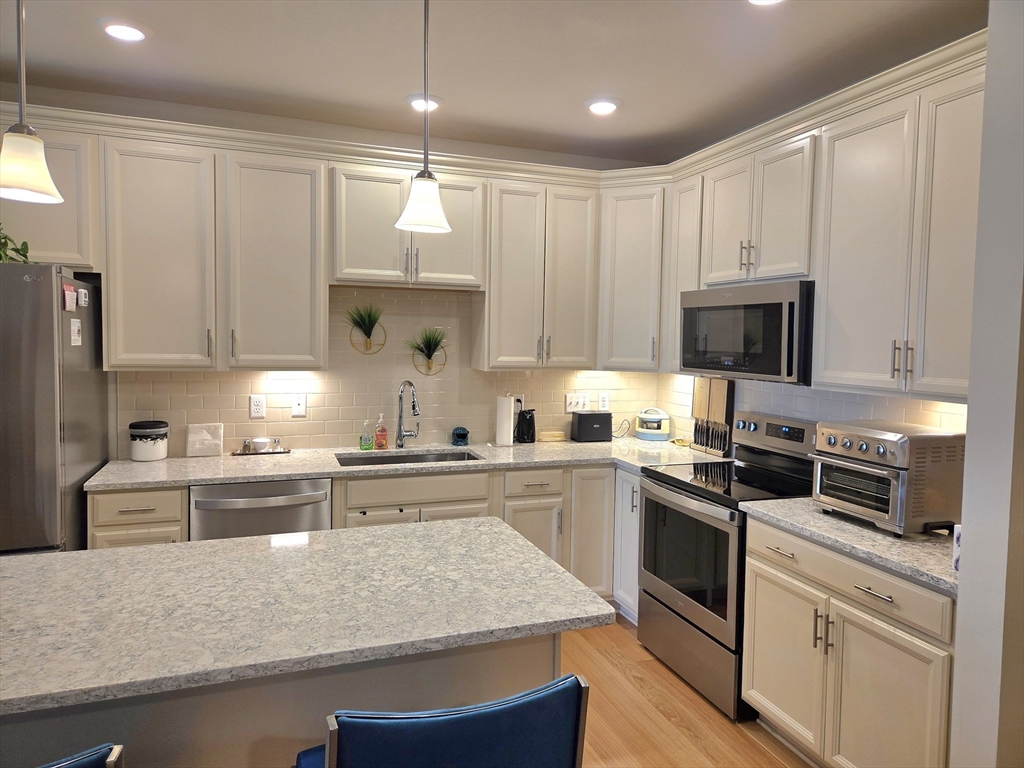 12308 Peters Farm Way #308 in Westborough