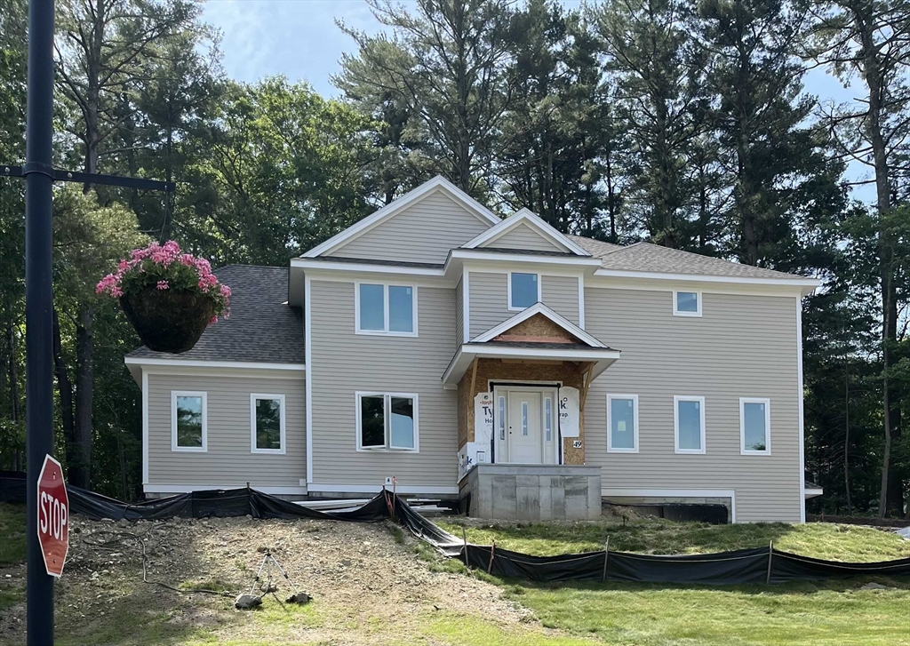49 Country Club Way in Ipswich