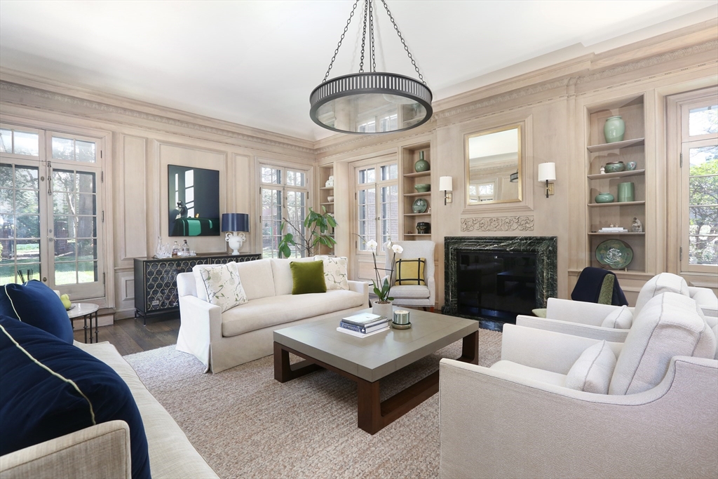 39 Worthington Rd in Brookline
