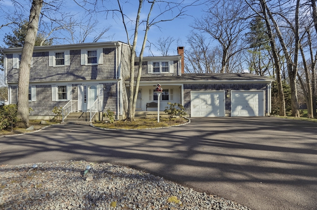 54 Sagamore Road in Seekonk