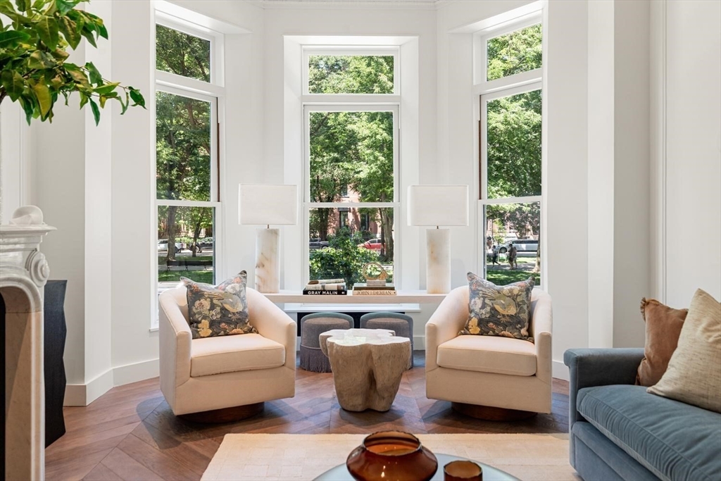 260-262 Commonwealth Avenue #1B in Boston
