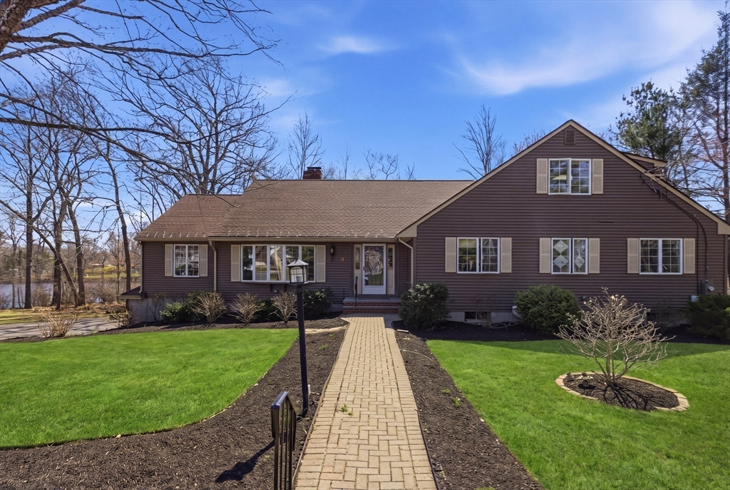 28 Lancelot Ct in Norwood