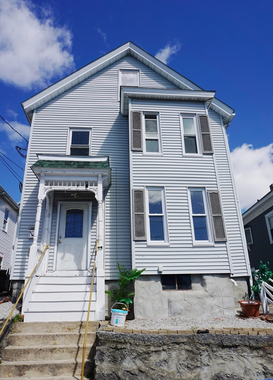 27 Shaw St in Lowell
