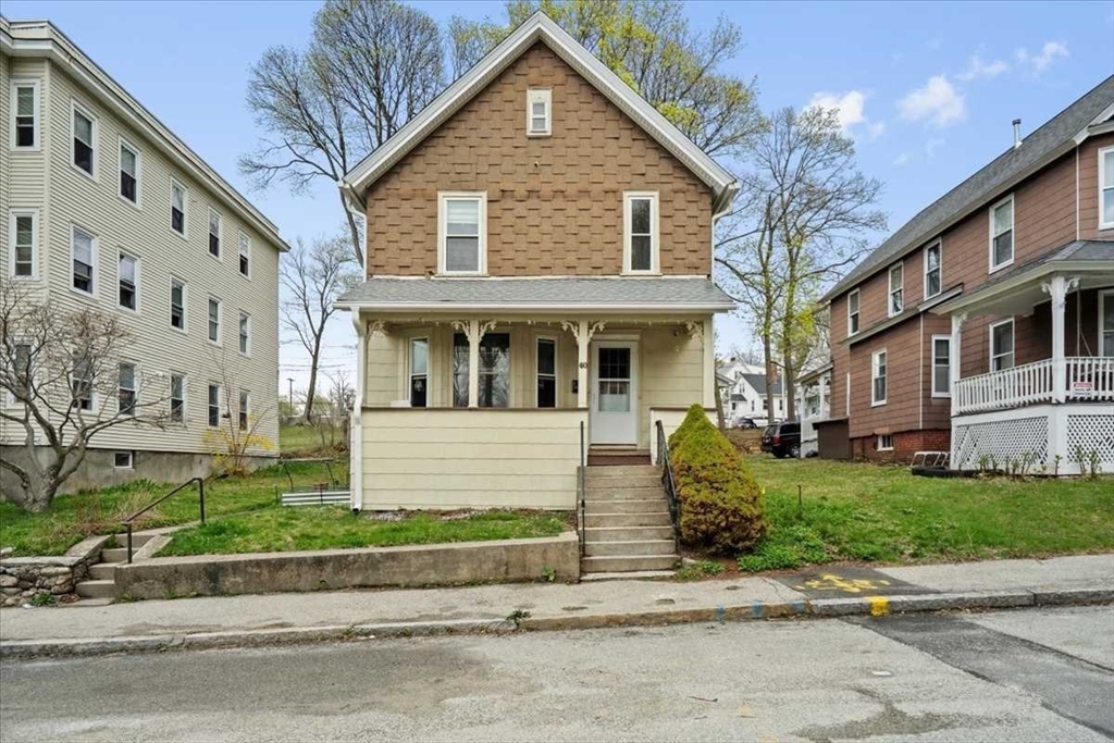 40 Duxbury Rd in Worcester