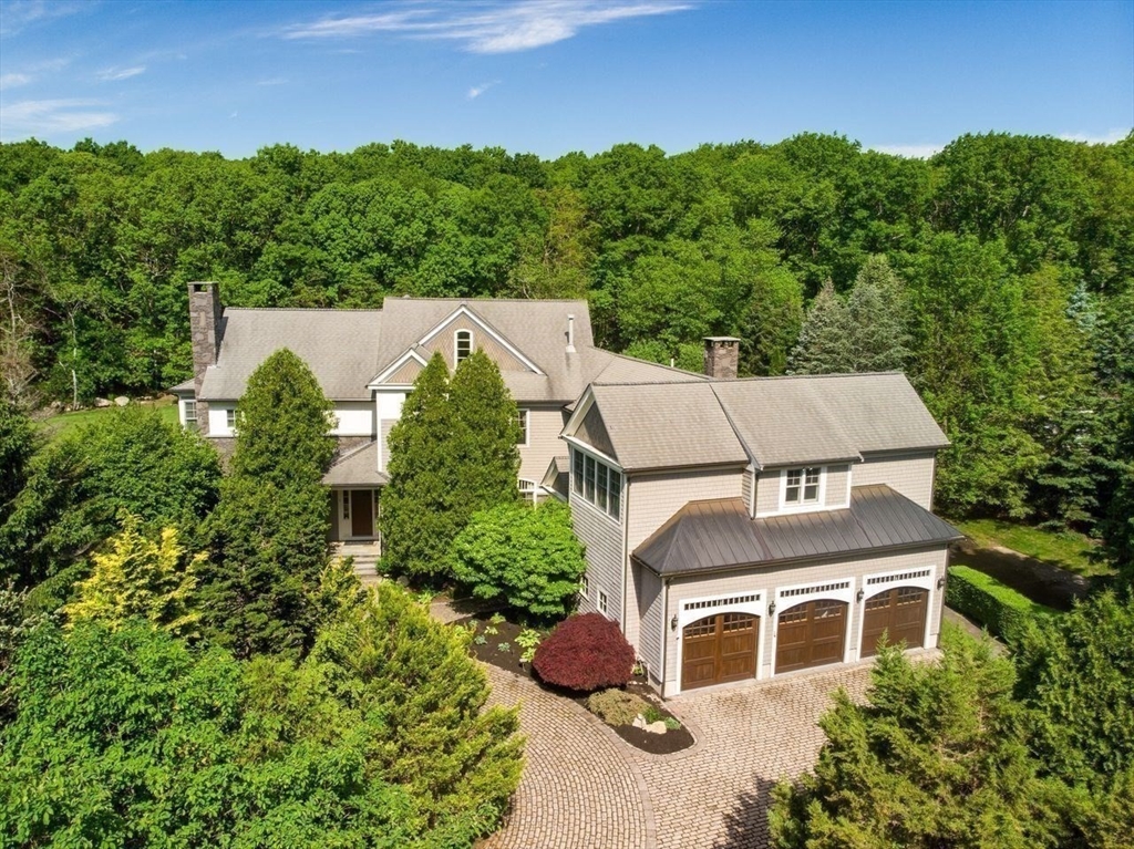 2 Stonegate Ln in Dover