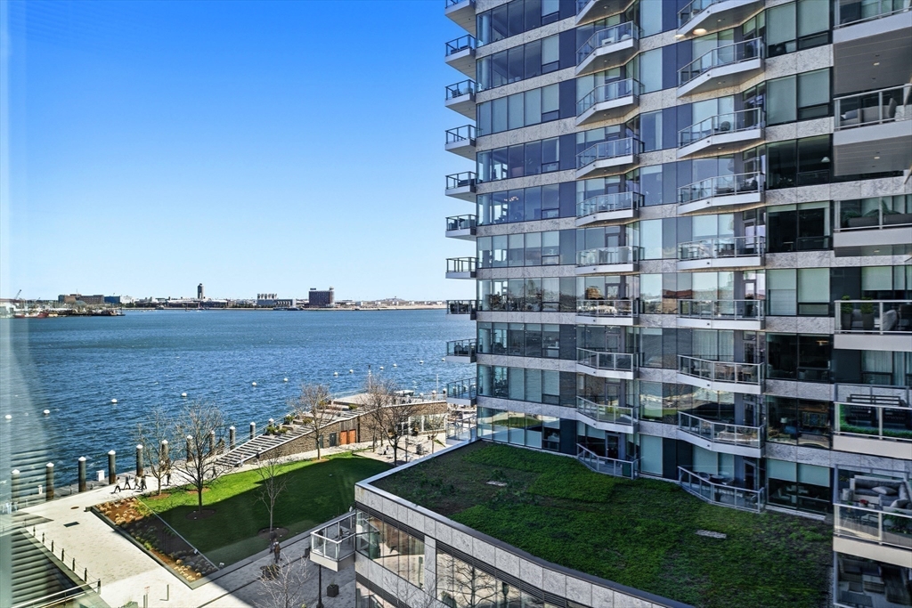 22 Liberty #6G in Boston