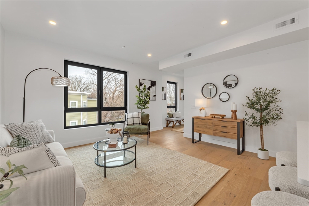 3992 Washington St #302 in Roslindale