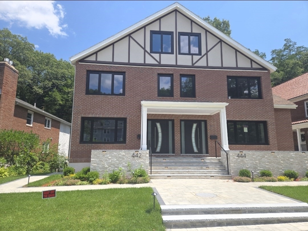 444 Lowell Ave #444 in Newtonville