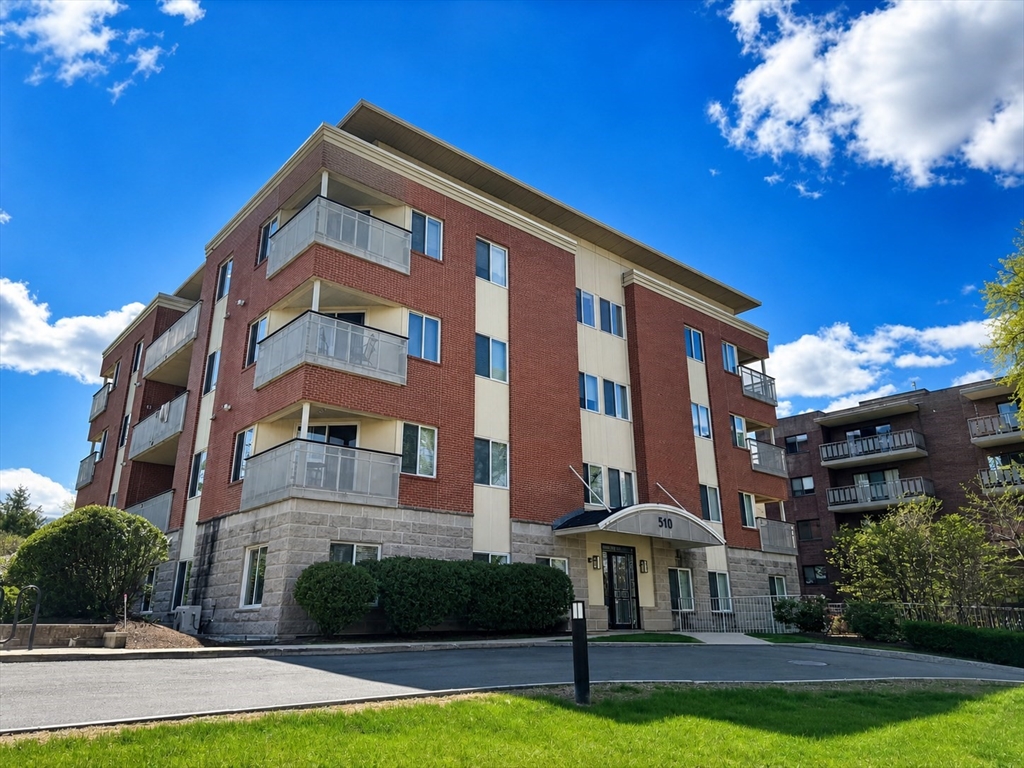 310 Hammond pond pkwy #401 in Chestnut Hill