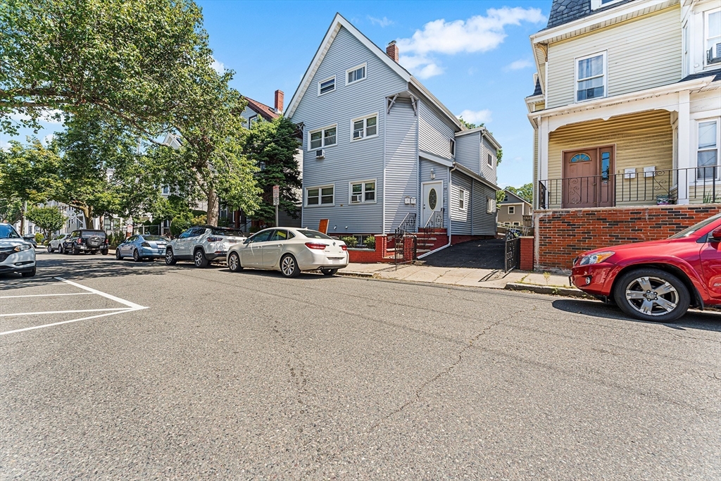32 Rush St in Somerville