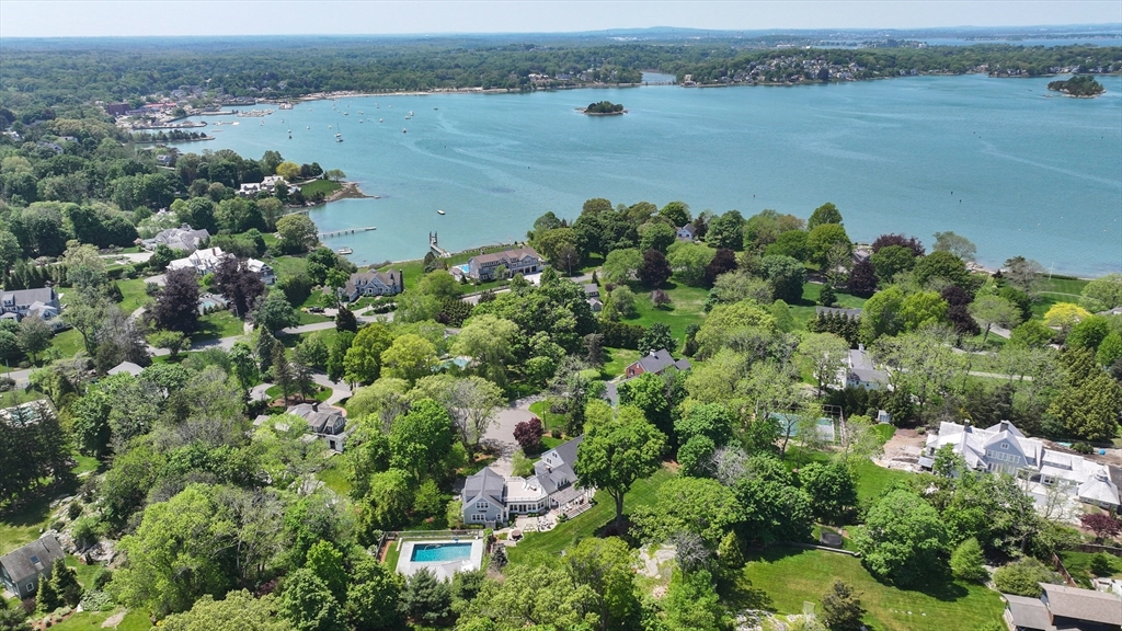 5 Seal Cove Ln in Hingham
