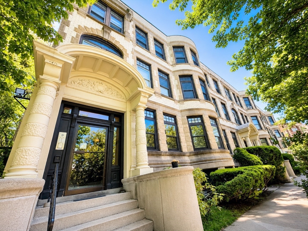 35 Westbourne Ter #2 in Brookline