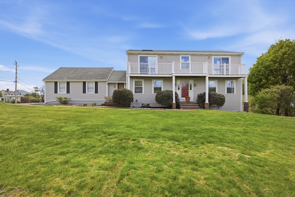 50 Harborview Rd in Hull