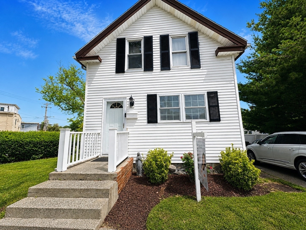 8 Essex St in Swampscott