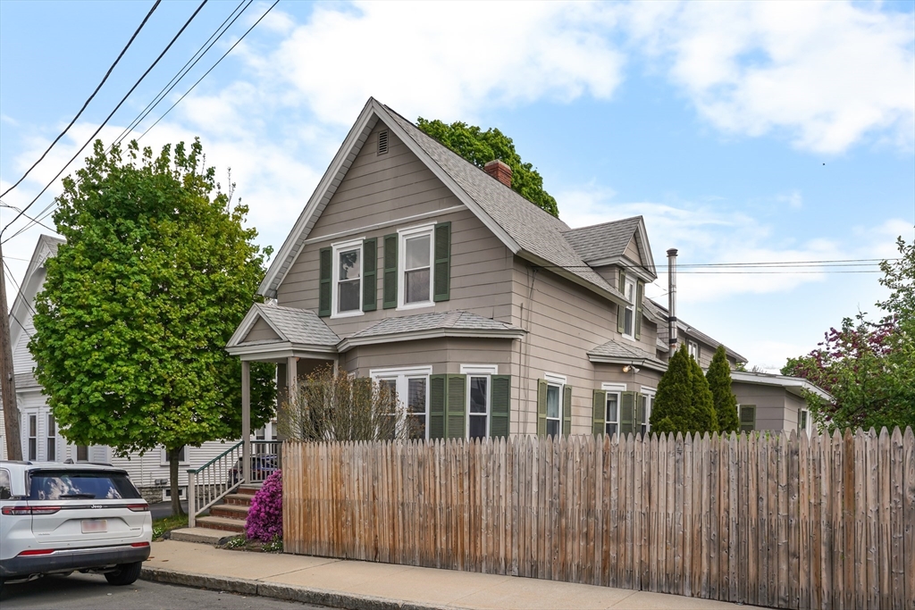 122 S Walker St in Lowell