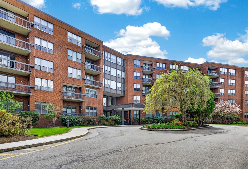 210 Nahanton #117 in Newton Center