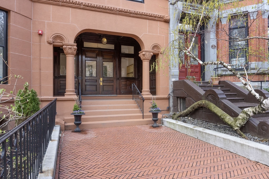 290 Commonwealth Ave #4 in Boston