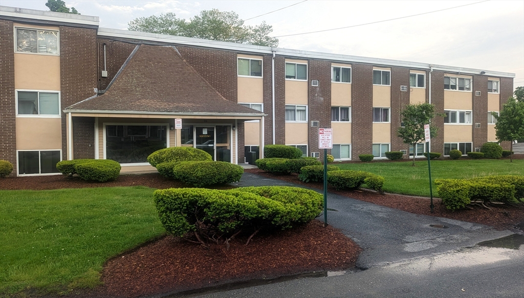 26 Willis St #33 in Framingham