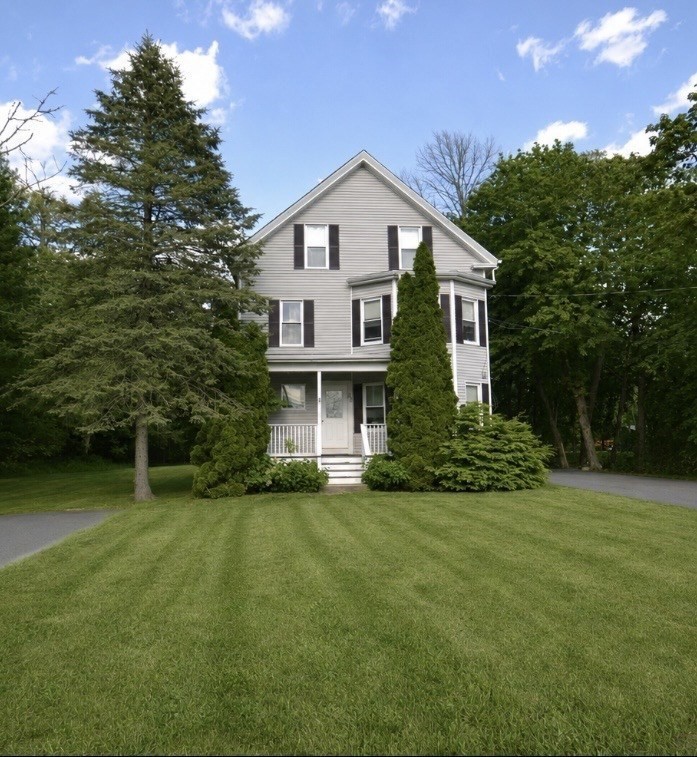 87 Lakeside Ave in Lakeville