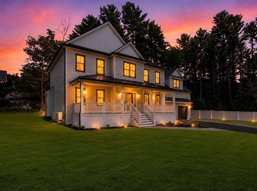 32 Mendon St in Upton