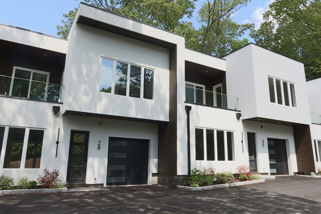 28 Wilson Cir #28 in Newton Highlands