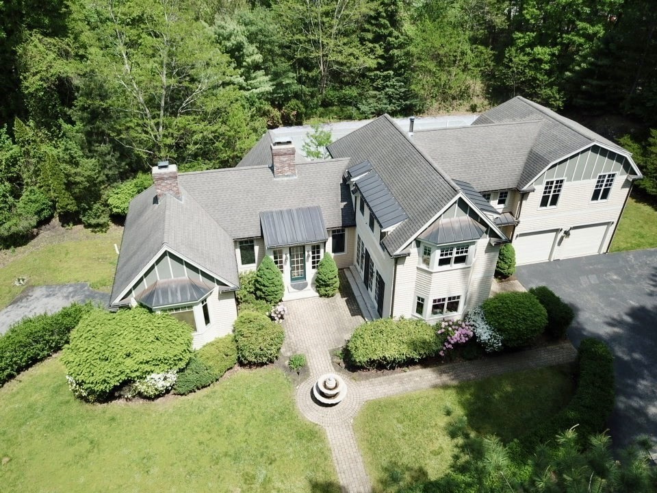 130 Summer St in Weston