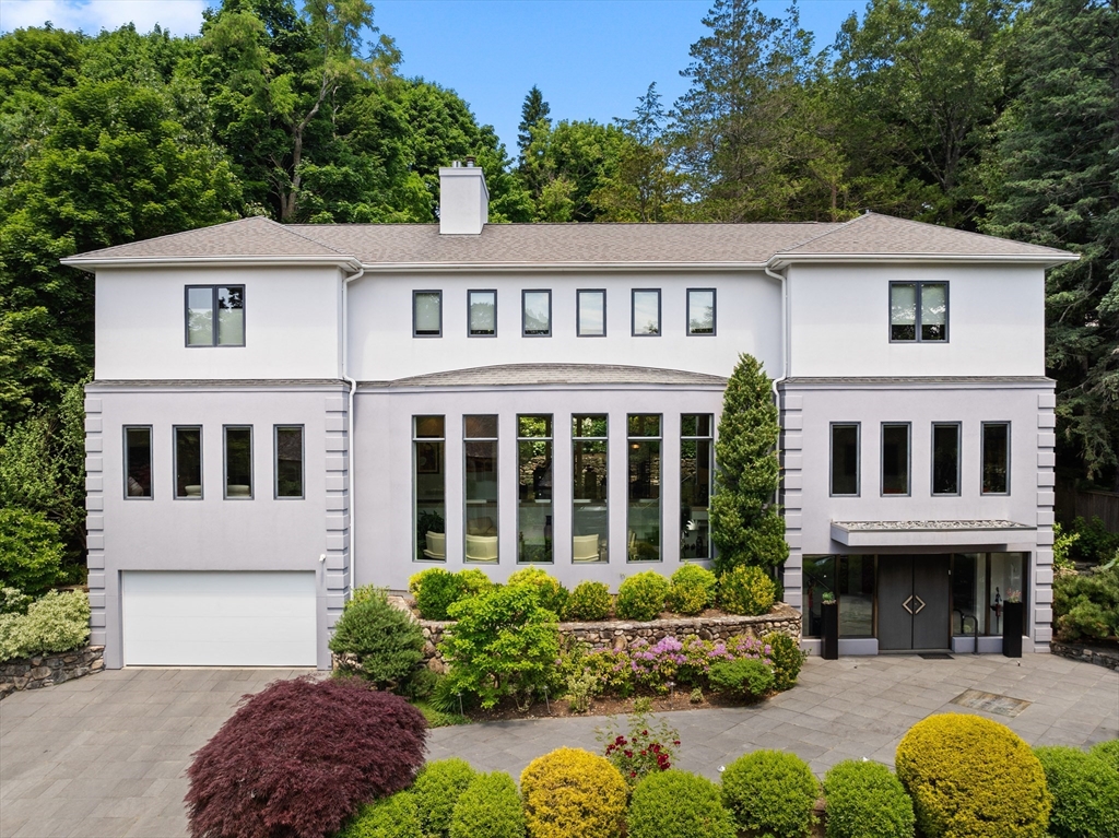 17 Edge Hill Rd in Chestnut Hill