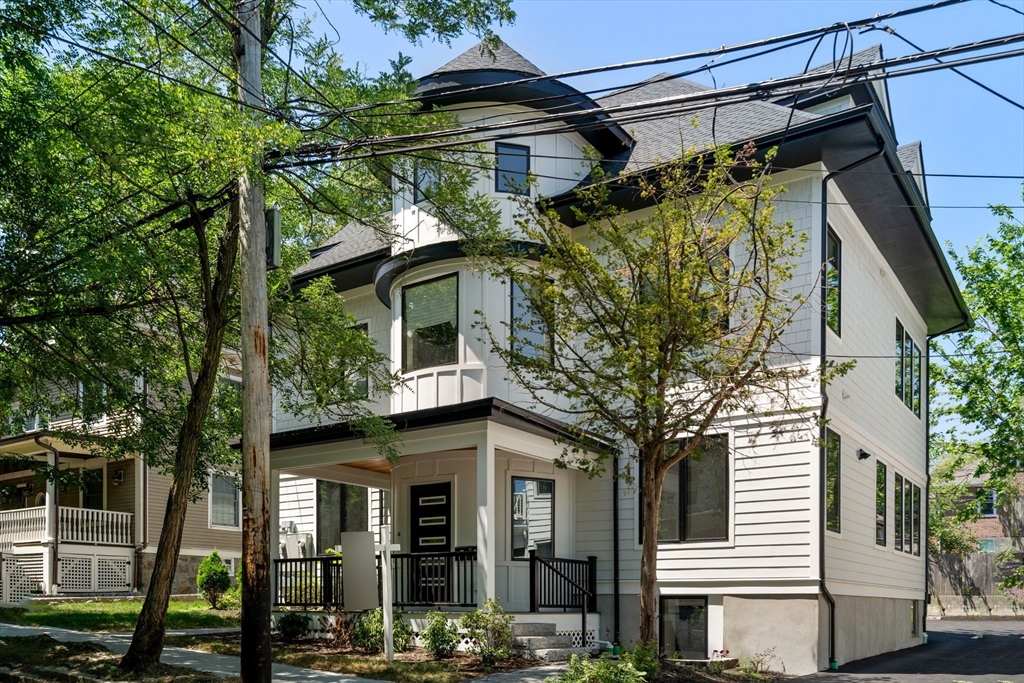 116 Thorndike St #1A in Brookline