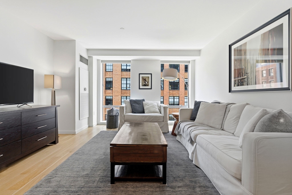 80 Broad St #602 in Boston