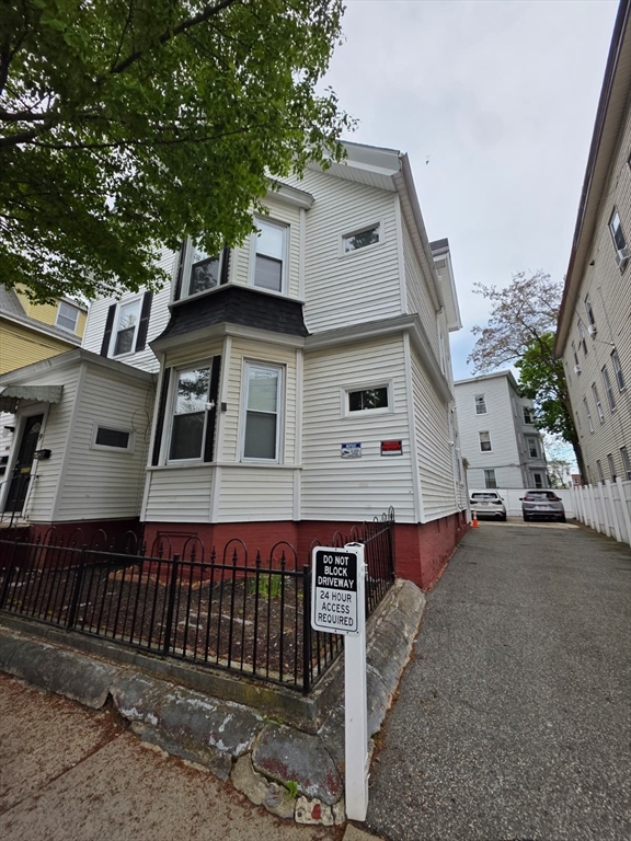 9 Hamilton Ave in Lynn