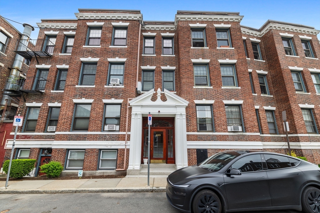 100 Lanark Rd #4 in Brighton