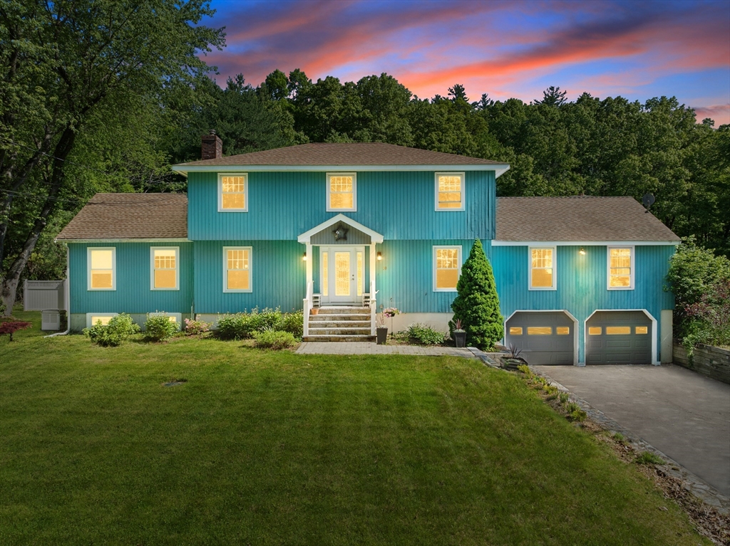 30 Pompositticutt St in Stow