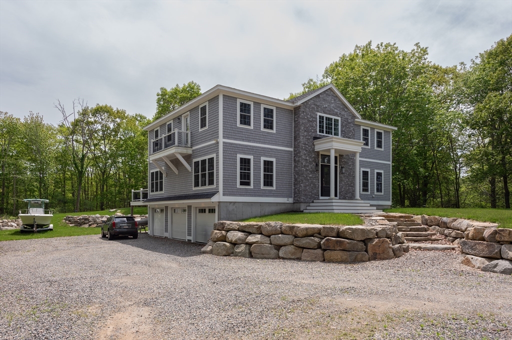 3 Toronto Ave in Gloucester