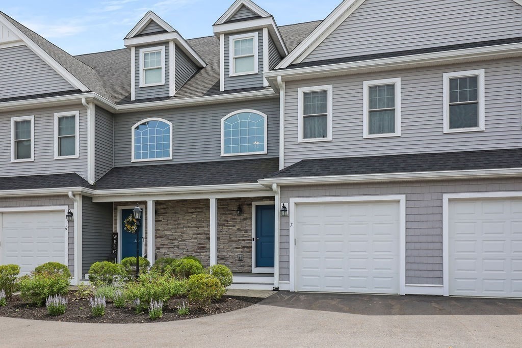 90 Lebaron Boulevard #7 in Lakeville