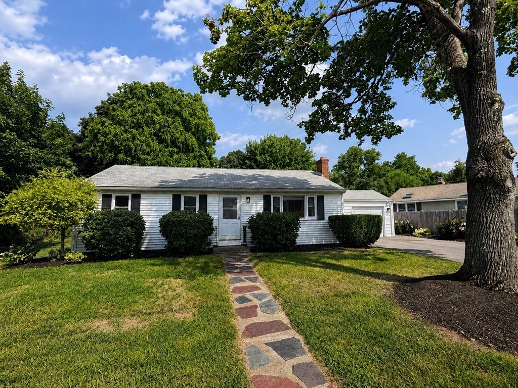 22 Middlesex Rd in Sharon