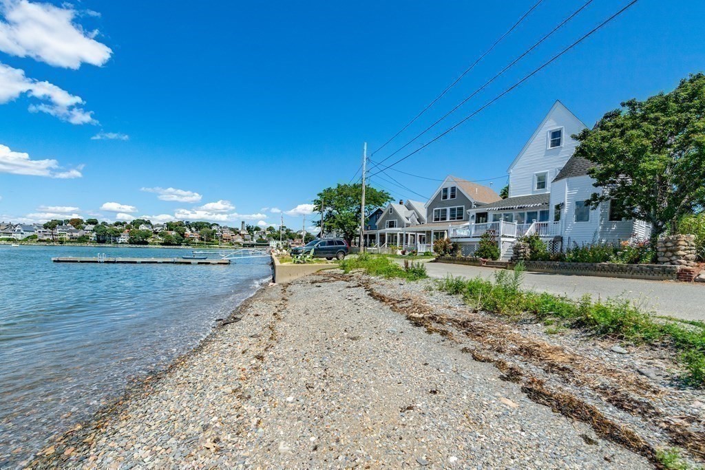 158 Cadish Ave in Hull