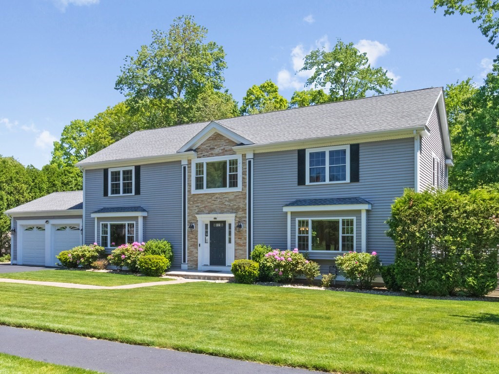 32 LAURICELLA LANE in Waltham