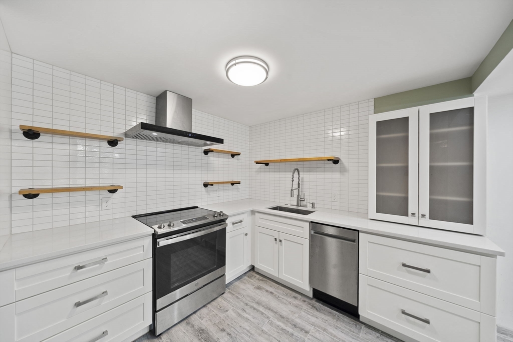 155 George Washington Blvd #205 in Hull
