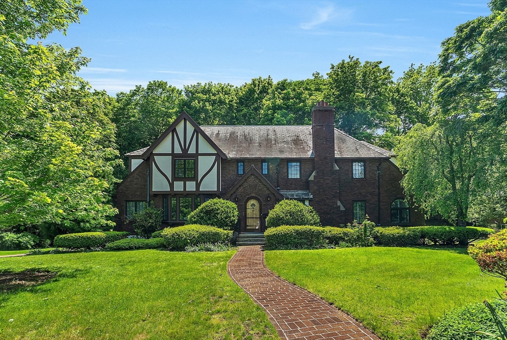 518 Newton St in Chestnut Hill
